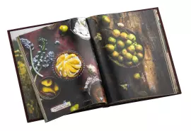 Книга в кожаном переплете "Десерты"